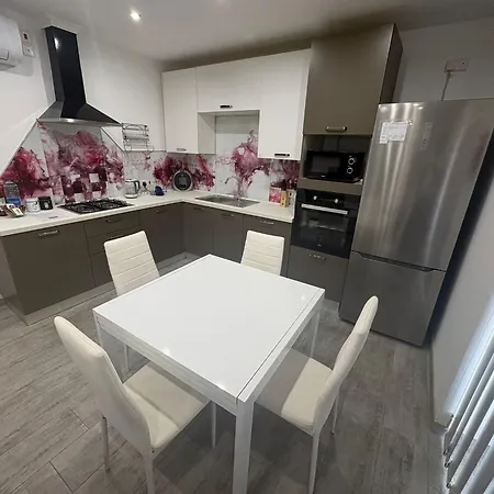 Spacious 3br Flat Near Aquarium & By Homely 아파트 세인트폴스베이