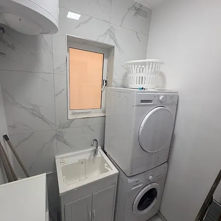 Spacious 3br Flat Near Aquarium & By Homely *